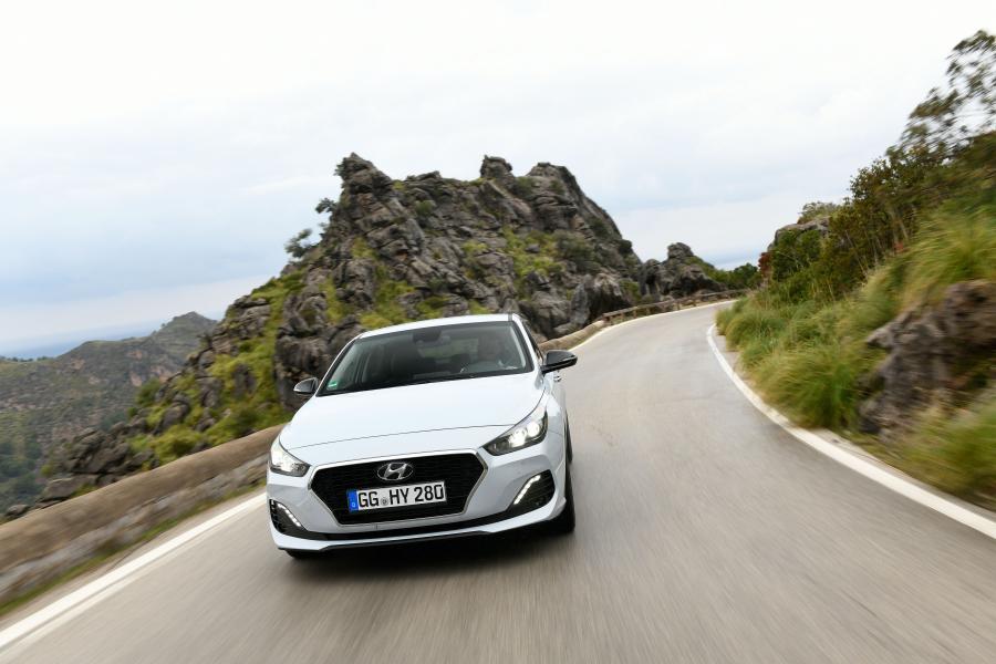  Hyundai i30 Fastback (PD) 2017 года  (WW) (фото 11 из 51)